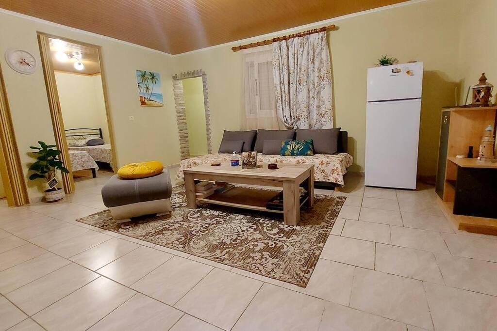 Mom'S Seaside Home Kariani Екстер'єр фото